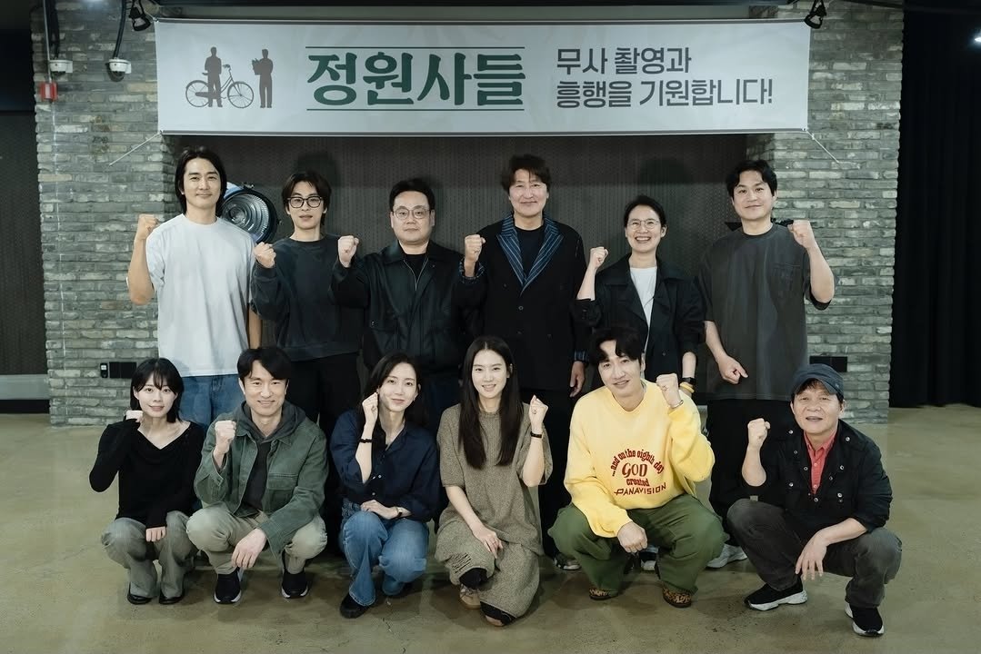 mojamoossa's tweet photo. the gardeners script reading!! wujud asli koo kyohwan satu project sama lee jaein itu nyata 😭❤️ https://t.co/9Gr50L3dsH