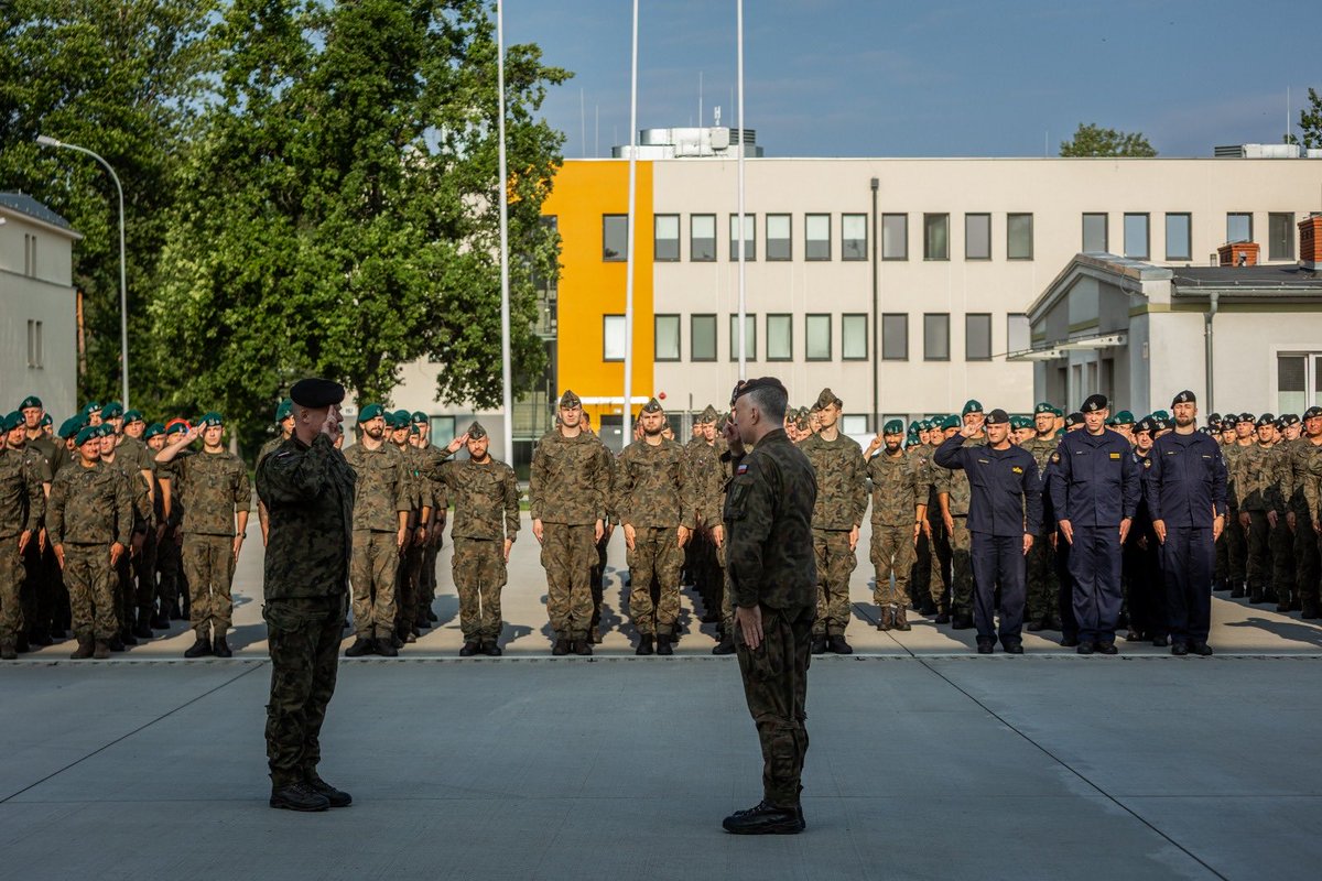 1WBPanc's tweet photo. START! 
Przygotowania do #ŚwiętoWojskaPolskiego ruszyły pełną parą 🇵🇱
W @1WBPanc rozpoczęło się zgrupowanie do Święta Wojska Polskiego. Przed żołnierzami intensywny czas ćwiczeń i przygotowań do #15sierpnia.

#ŚwiętoWojskaPolskiego #Defilada2025 https://t.co/3qfx5TFow2