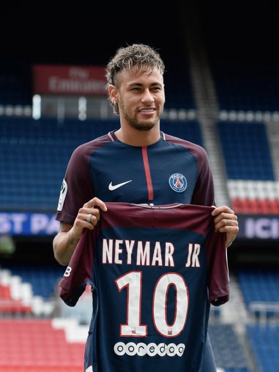 PSG_English's tweet photo. 9 years ago. 🇧🇷✨

In 2017, @neymarjr joined the Rogue et Bleu. ✍️ https://t.co/mubUhTkGRa