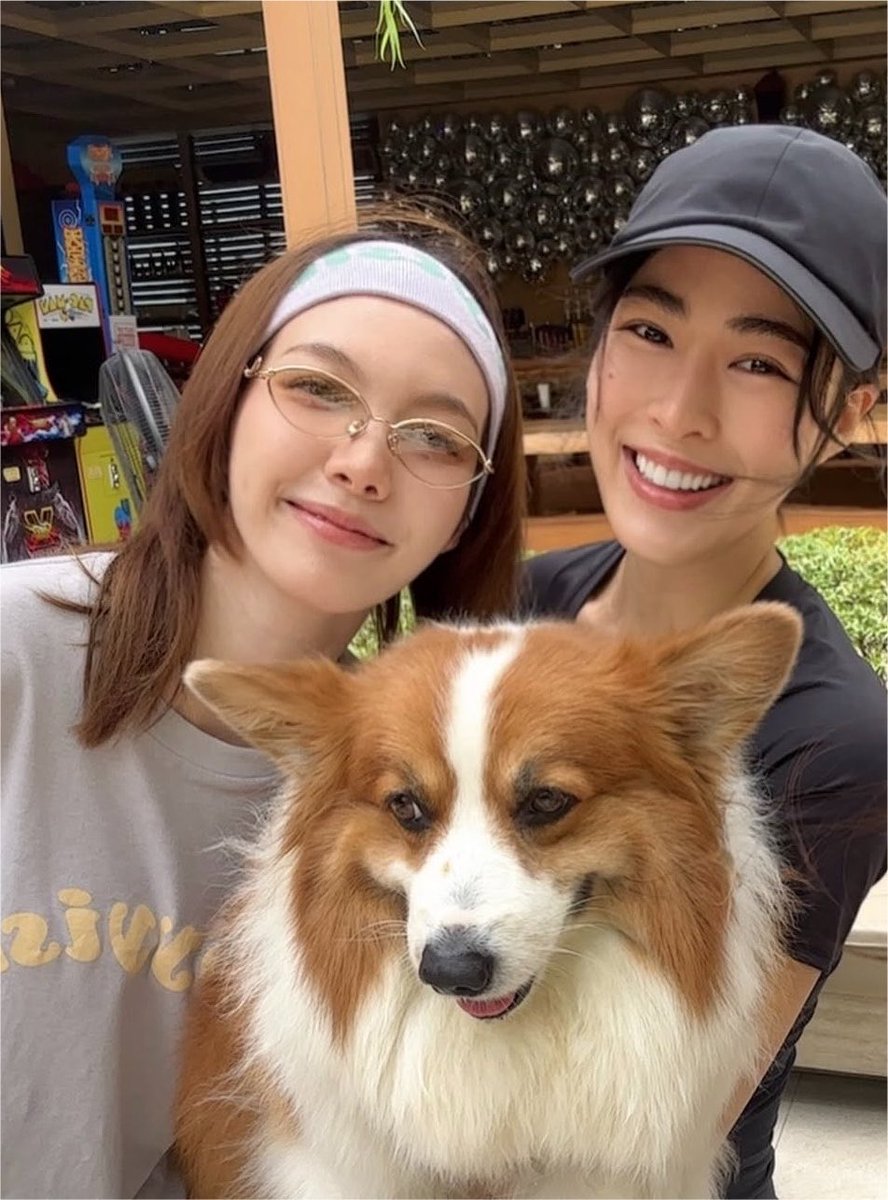 kaijeaw__19's tweet photo. “ เวลาเจอน้องออมหน้าเต็มตลอดนะ ” น้องออมเป็นคนแต่งบนรถไม่ได้ ต้องแต่งในบ้าน เค้าบอกว่า … 

“ แต่งหน้าบนรถม่ายด้ายย หน้าเหนอะๆ ” ไอ่ตี๋รู้จริง วันเดท ( เช้ากินข้าวคาเฟ่ ) ออมก็แต่งหน้าเบาๆ✋🏻😭#LingOrmxSmoothE_FIERCESKIN https://t.co/mcxitftuON