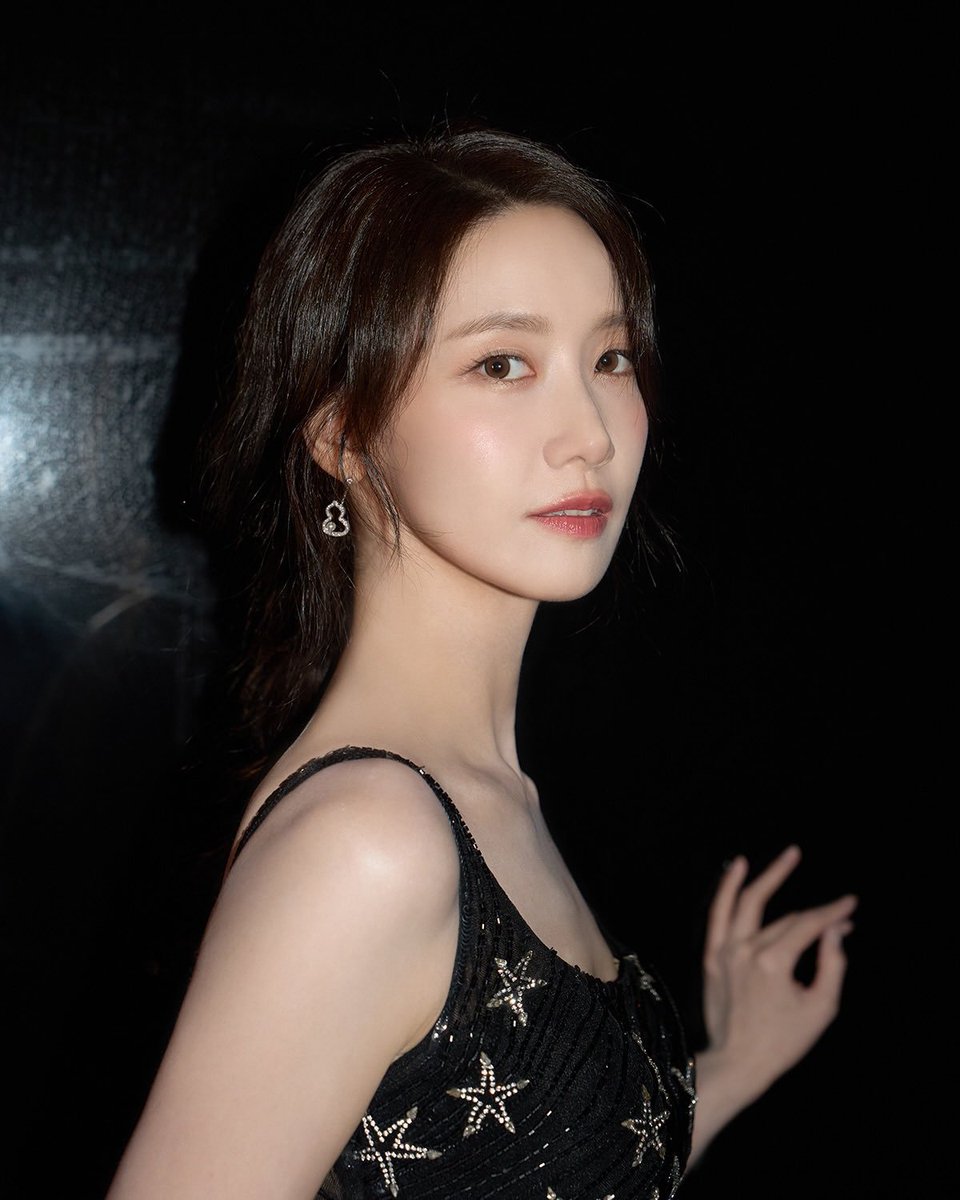 dearyoonnn's tweet photo. So gorgeous and breathtaking 🖤

#LimYoonA #임윤아 #YoonA #윤아 https://t.co/5QPEZ81Mup