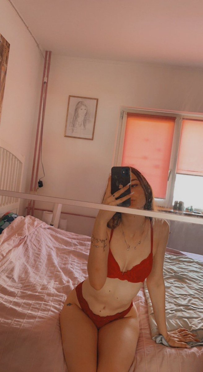 lunalisabrown's tweet photo. Sexy red ❤ https://t.co/hYQEqEuXl1