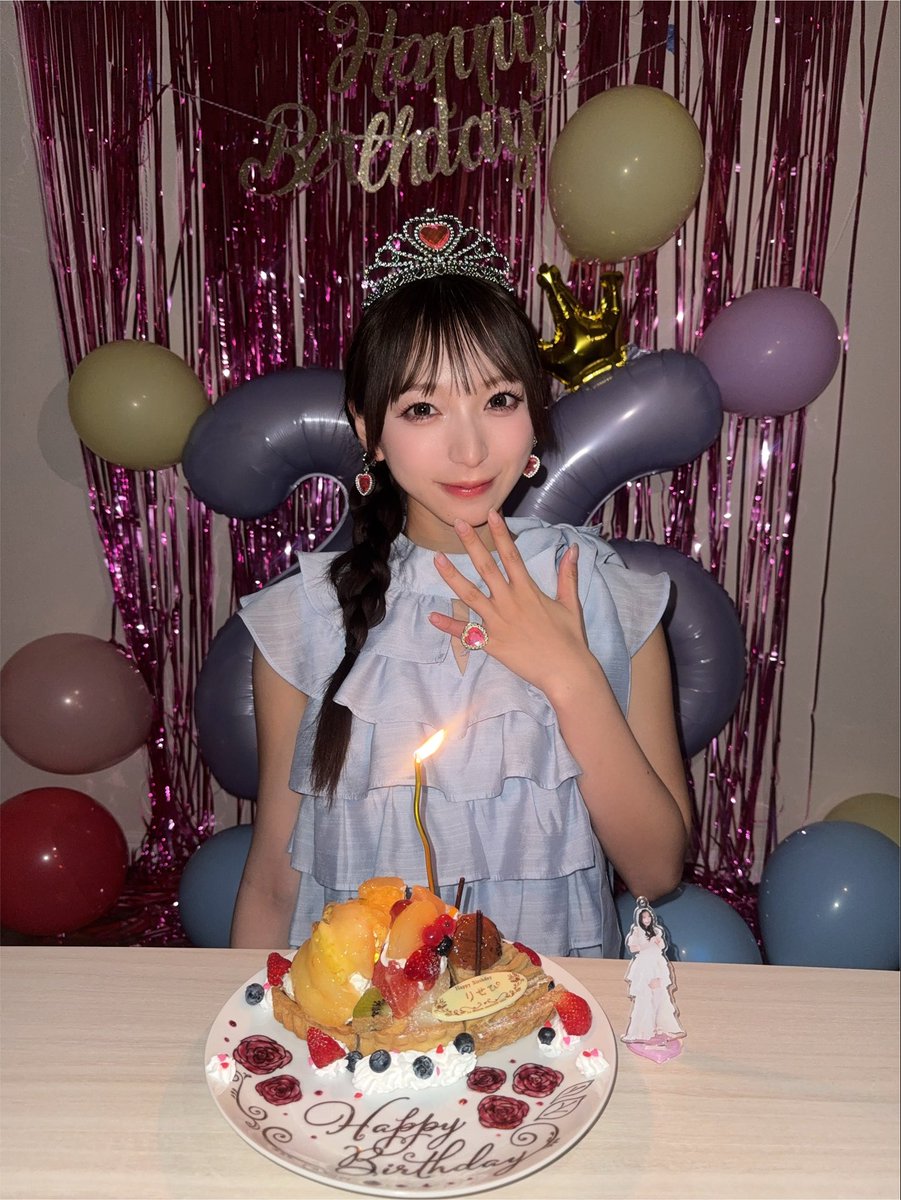 rise_ss0731's tweet photo. 実はね、
お誕生日当日におゆいとまゆみちゃんが
サプライズでお祝いしてくれたよ🥹✨💗

もうほんっとうにびっくりして
嬉しすぎて子供みたいに泣いてしまった(𓈒ʚ̴̶̷̷̥ ⩊ ɞ̴̶̷𓈒)！笑
26歳のスタートがしあわせすぎる♡♡
2人ともありがとう❤️🩵
 #すいすて https://t.co/TFOxsvVCMC