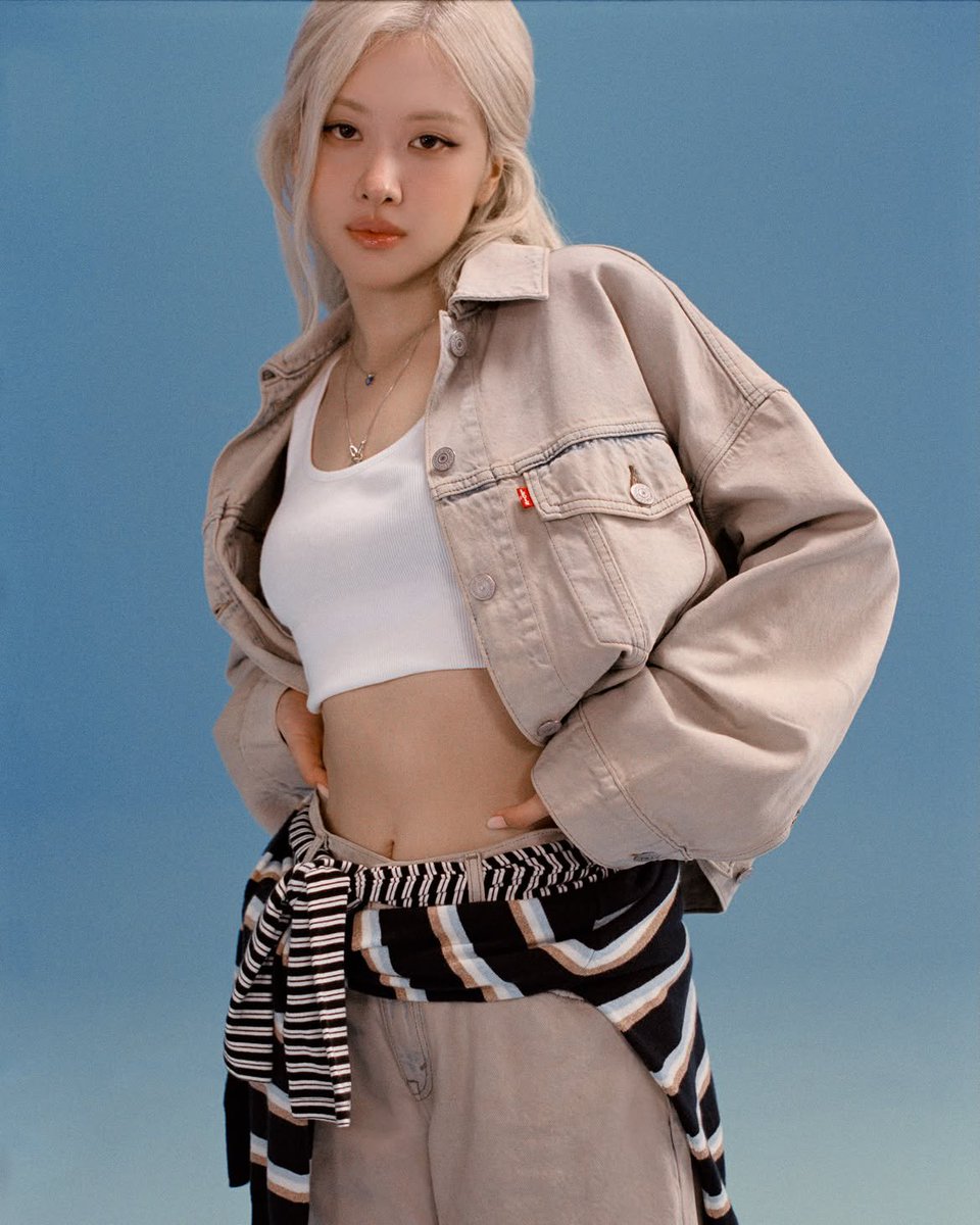 TheePopCore's tweet photo. ROSÉ radiates timeless beauty and effortless style in a new campaign for LEVI’S. https://t.co/HpIWuTLbob