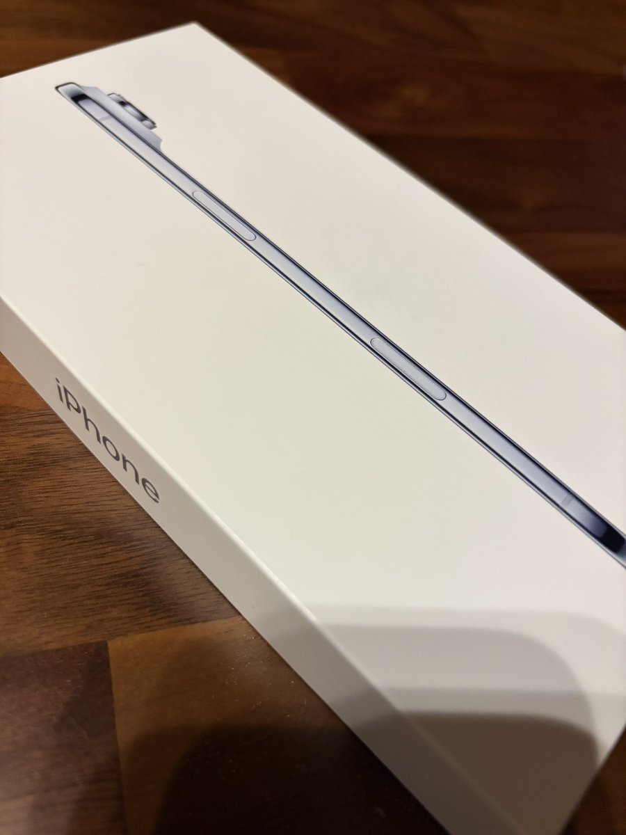 rilizo1017's tweet photo. セール入ってた。
思い切って買ったった！

うっすい。そして軽い。
釣り場で落とさないように気をつけなきゃ… https://t.co/oxQzO2uCJp