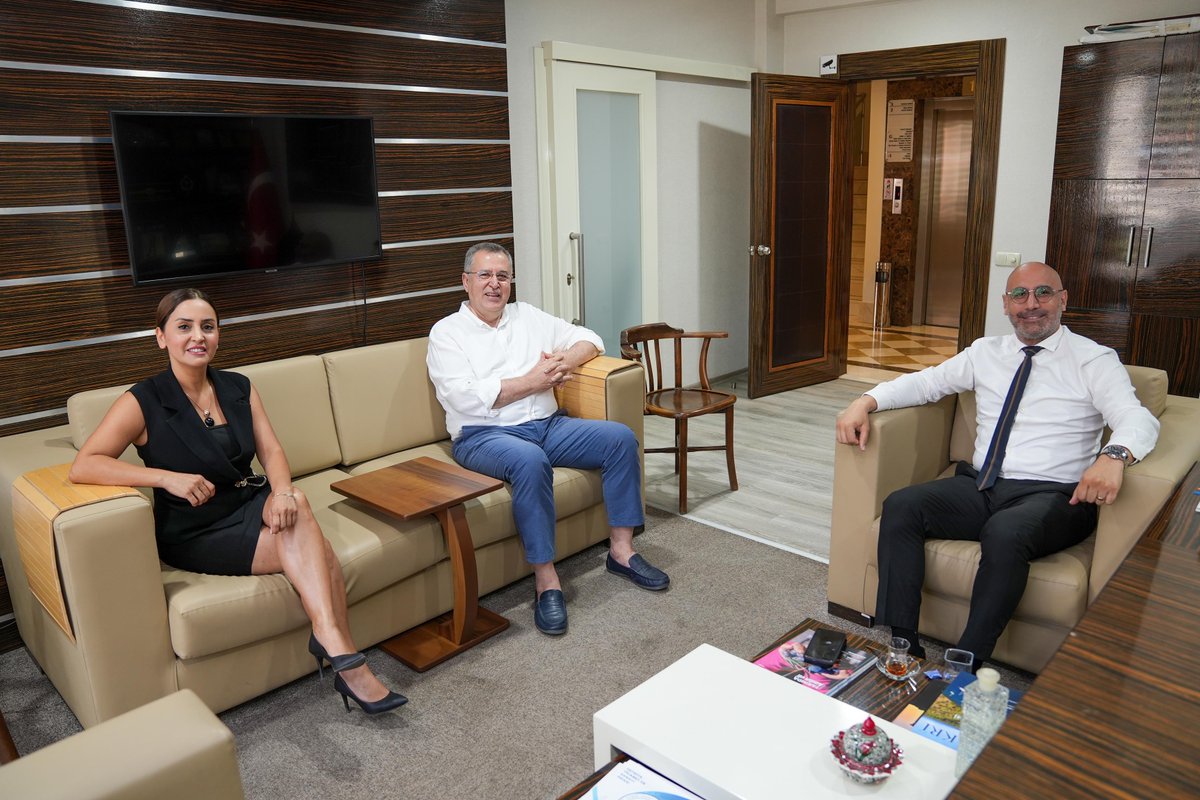 ftso1901's tweet photo. Türkiye Ekonomi Bankası (TEB) Fethiye Şube Müdürlüğü görevine yeni atanan Manolya Altınel ile Fethiye Likya Şube Müdürü Ali Güler, Odamızı ziyaret ederek Yönetim Kurulu Başkanı Osman Çıralı ile bir araya geldi. Türkiye ve bölge ekonomisine ilişkin son gelişmelerin konuşulduğu ziyarette, banka faaliyetleri hakkında görüş alışverişinde bulunuldu.

Nazik ziyaretlerinden dolayı banka yöneticilerine teşekkür eden Başkan Çıralı, bankacılık işlemlerinde Odamız üyelerine kolaylık sağlanmasını rica ederek, Manolya Altınel’e yeni görevinde başarılar diledi.