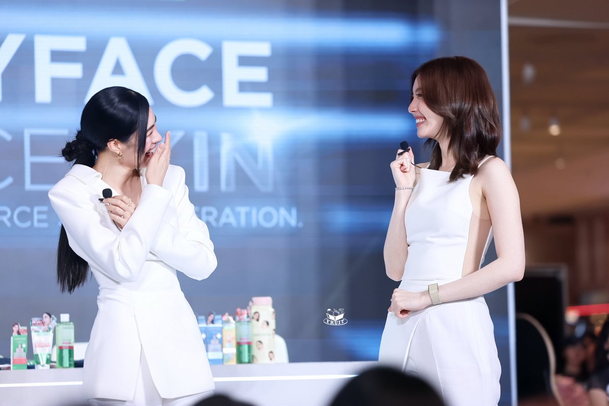 day_fruit71850's tweet photo. 🥰🥰

LINGORM PRESENTER SMOOTHE
#LingOrmxSmoothE_FIERCESKIN https://t.co/MVicXvHIcS