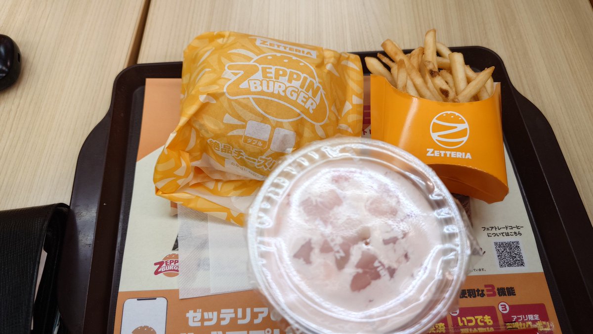 stooped_man's tweet photo. 次のSAで夜ご飯にしたよ😼 https://t.co/z8OGZWdUXk