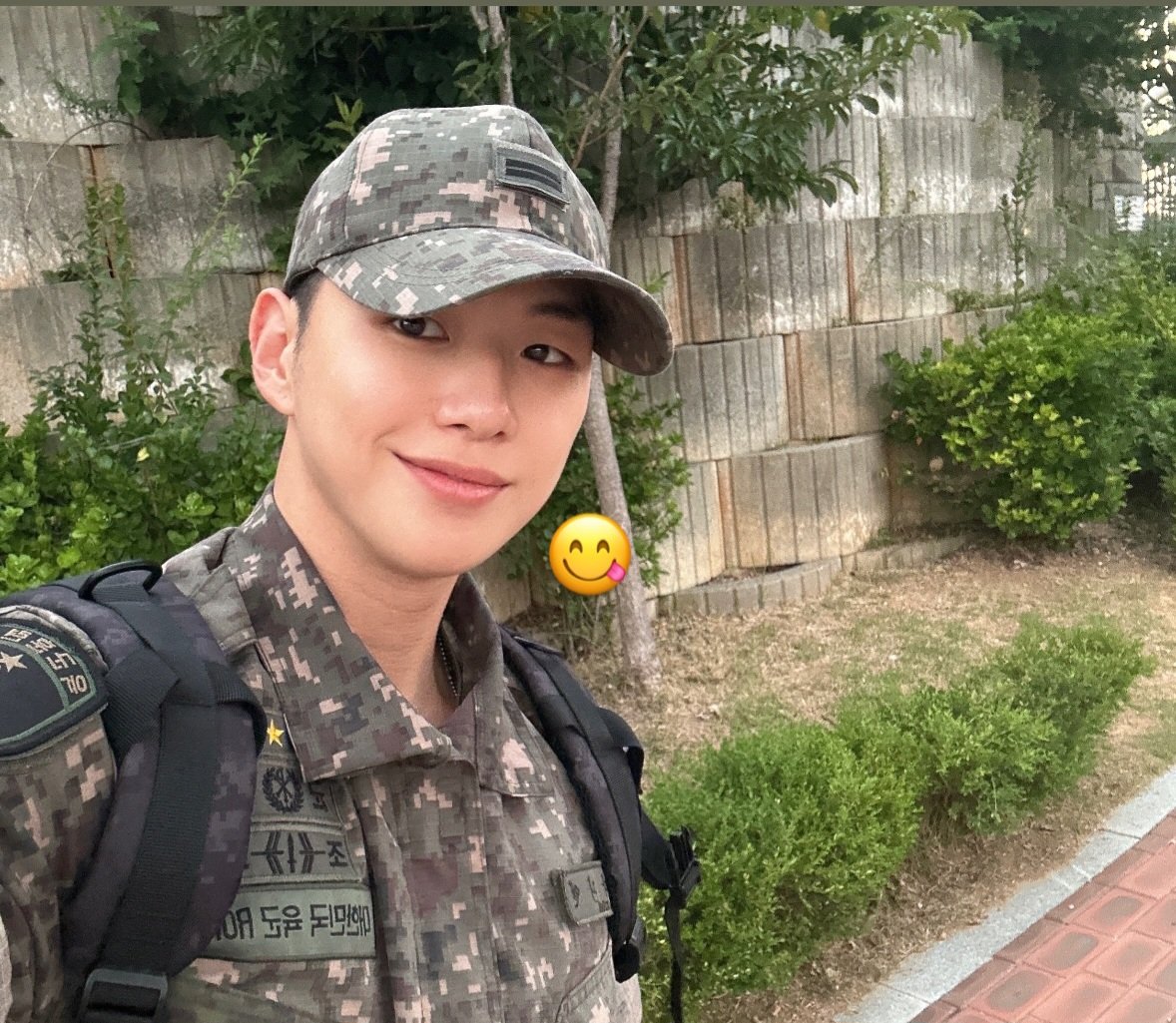 kangdani_k's tweet photo. 강다니엘, 군대에서도 '센터 비주얼'…늠름한 군복 자태 공개

https://t.co/Ll25frOVfo

#강다니엘 #KANGDANIEL https://t.co/DcgcuniP0S