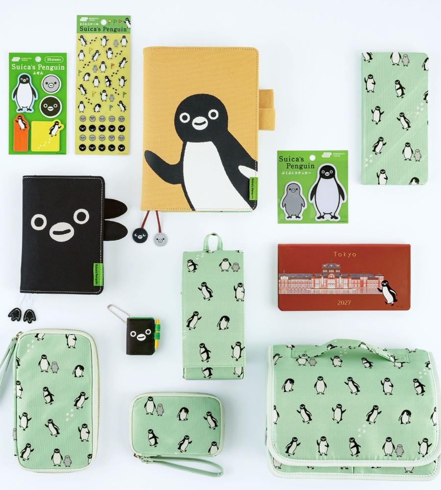 fashionpressnet's tweet photo. 「ほぼ日手帳」初の旗艦店がグランスタ東京に、限定“Suicaのペンギン”手帳カバー＆キーホルダー - https://t.co/BFvyoYts1P https://t.co/iaJ4g8pWDA