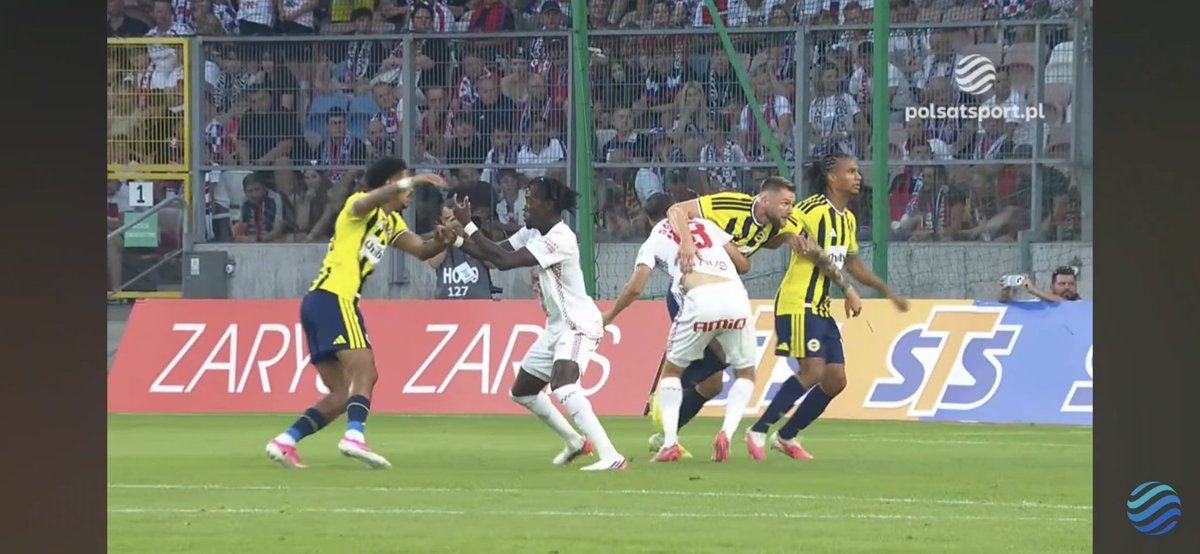 ArkadiuszKamil's tweet photo. Zabawa w "znajdź różnicę"

GKS Katowice - Radiniak Radom
Brak faulu

Górnik Zabrze - Fenerbahçe SK
Karny po interwencji VAR

👀🧐✌️⚽️ https://t.co/fZZ9BarKBv