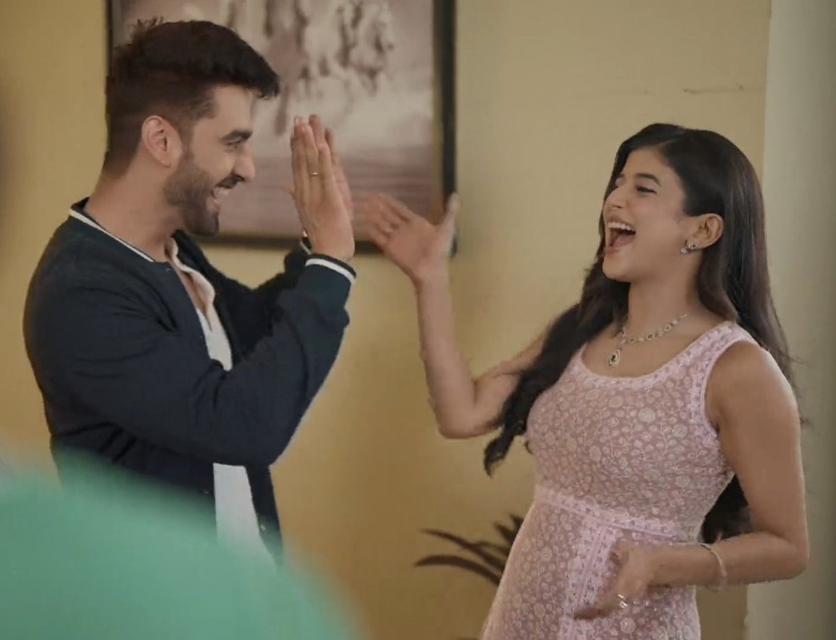 funnnnyyyy628's tweet photo. How do they go from being complete goofballs to serving the hottest visuals ever…😋🌝

Duality of this couple needs to be studied 🤏🫰🏼

#abhimaan #yrkkh #yrkkh4 https://t.co/Nz3AFvL5BJ