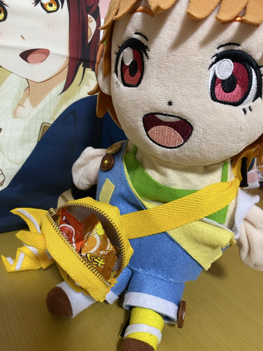 SuzuSyo_Teacher's tweet photo. 🍊私たち浦の星女学院スクールアイドル！
　Aqoursです！

アバター衣装を改めて公開👀

再現に力を注いで…
🍊パペット部としては初？のパンツ衣装
🍊上着は着脱可能
🍊みかんポーチは実際に使える

アバターを現実世界でどう再現できるか
想像しながら作ってみました！

#浦の星パペット衣装部 https://t.co/BjE83nwOCD