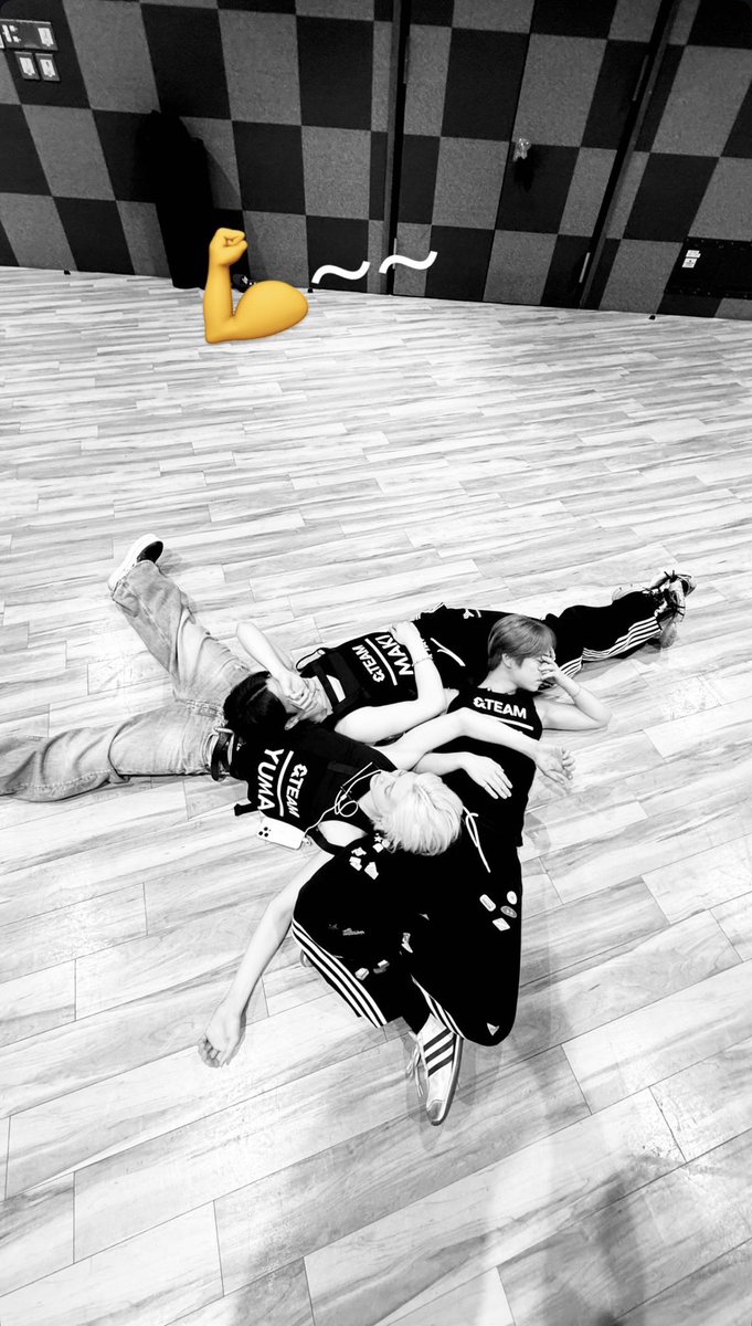 ichigohimerooom's tweet photo. 既視感あると思ったら……

#BTS #andTEAM https://t.co/1GiQv6Oqcq
