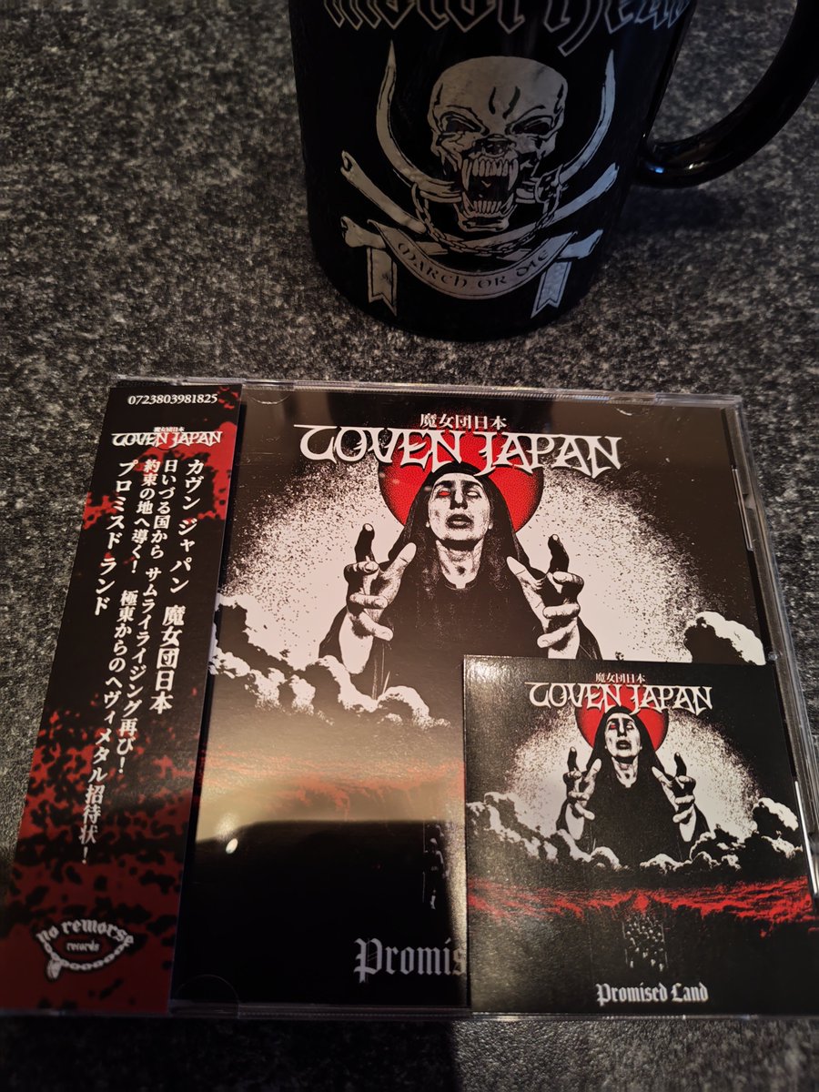 animalmalun's tweet photo. 遅ればせながらCOVEN JAPAN新譜
本日受け取りました！🤘

今夜は涙の雨が降る…

いざ行かん約束の地へ！🤘👹🤘 https://t.co/mReMW6czKV