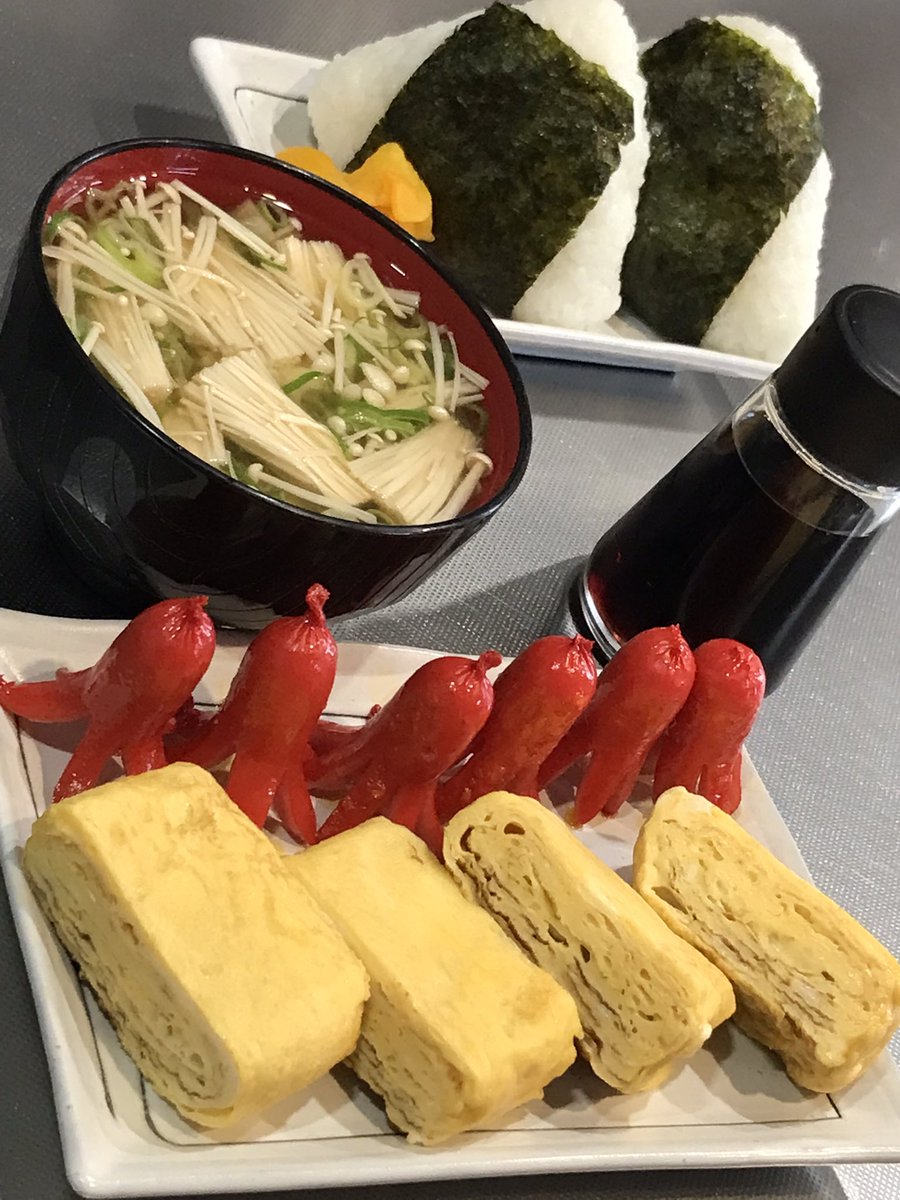 sense_kabu's tweet photo. 今日は卵焼き&amp;タコさんウインナーのおにぎり定食を食べました。おいしかったです。 https://t.co/DtcApSAwzr