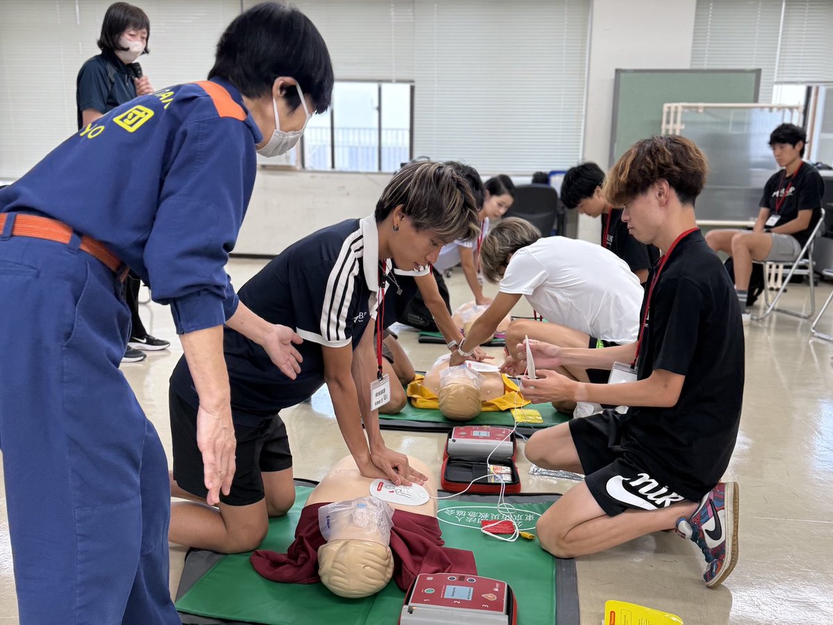 MABP_Maverick's tweet photo. 本日、成城消防署にて普通救命講習を受講し、選手・スタッフ全員が救命技能認定証を取得しました。
今後も、安心安全なランニングクリニックおよびかけっこ教室の運営に取り組んでまいります！ https://t.co/p9aASPv3d5