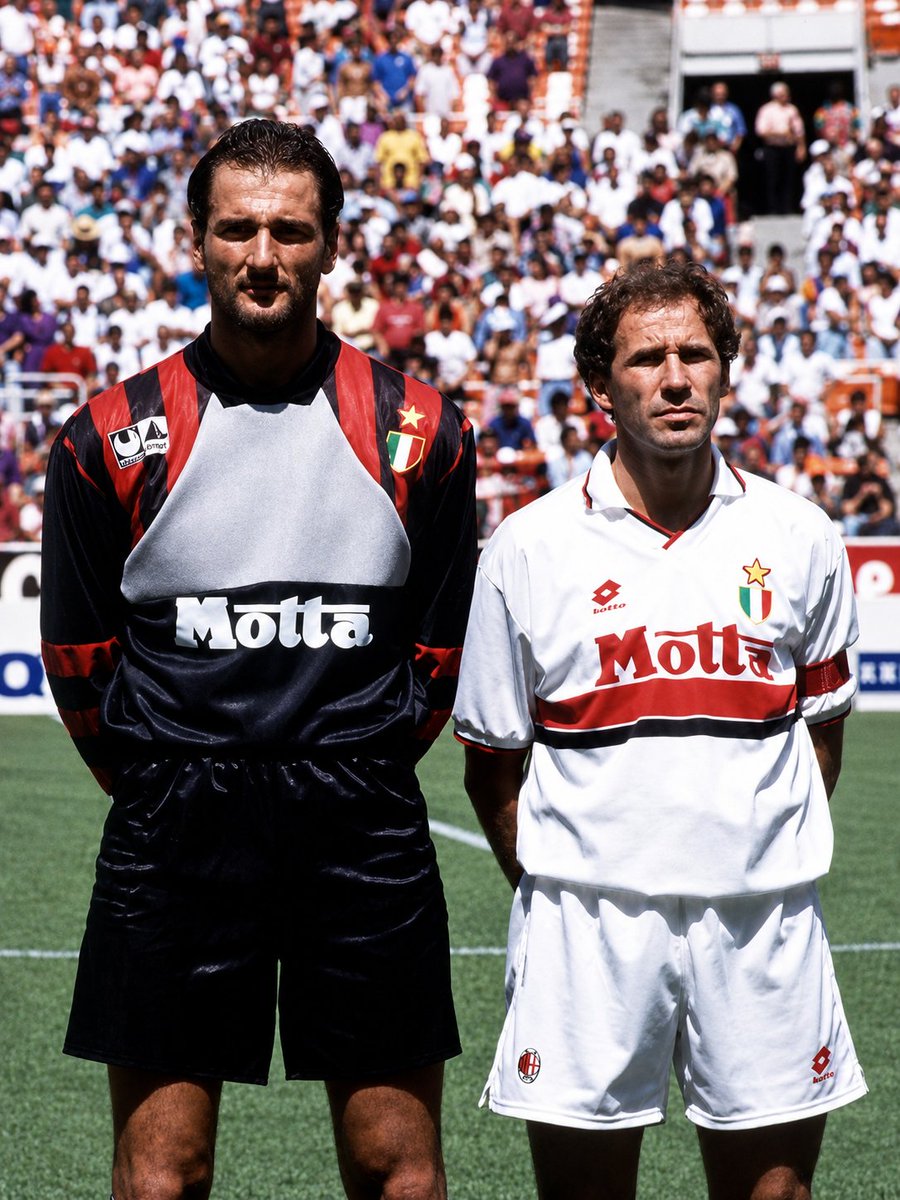 rossonerifreak's tweet photo. kiper legendaris Milan Sebastiano Rossi mengenang Franco Baresi penuh haru kepada Gazzetta dello Sport:

"bagaimana kabarku? buruk, sangat buruk. sebuah stasiun radio menghubungiku dan aku harus menutup teleponnya karena aku mendadak menangis tersedu-sedu. Franco telah pergi, rasanya sungguh mustahil bagiku. aku gak bisa berhenti memikirkannya. beliau telah pergi. aku bermimpi tentang beliau. aku bermimpi kami berada di lapangan sambil tertawa bersama. lalu beliau tersenyum padaku dan berkata: 'bye Seba, aku harus pergi.' aku terbangun dan mulai menangis."