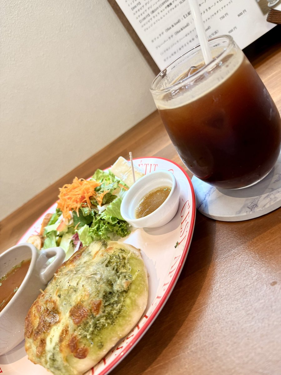 dicekcom's tweet photo. 土曜日はユイノハナテラスにて。パンもコーヒーも最高。実食した武器のようなパンとMizkyさんのコーヒーをお土産に。 https://t.co/YJvk3EqGeO