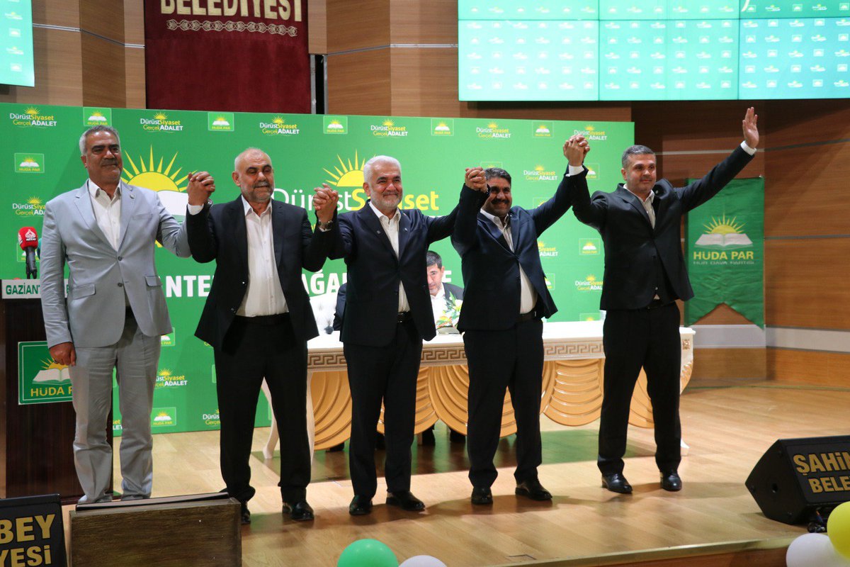 antephudapar's tweet photo. Görevini devreden İl Başkanımız Sayın Faruk Göçer'e ve kıymetli yönetimine emek ve hizmetlerinden dolayı teşekkür ediyoruz.

İl Başkanlığı görevine seçilen Sayın Mustafa Kaya'yı ve kıymetli yönetimini tebrik ediyor, yeni görevlerinde muvaffakiyetler diliyoruz.

#Gaziantep https://t.co/gvgRBn7Lho