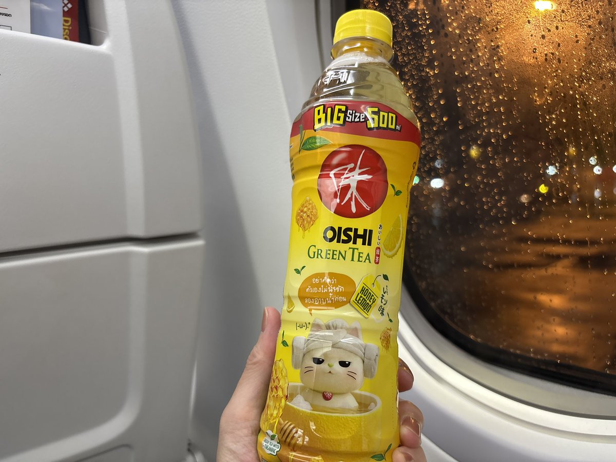 asuhainui's tweet photo. #明日葉タイ旅行2026

今回の残金、5バーツ。
タイでクレカはSOURIと空港での軽食のみ。
帰りの空港で買い物ついでにオイシー買おうとして、レジに行ったらcash onlyて言われて、小銭出して「これでドリンク買える？」て見てもらった😂
残金5バーツでオイシー買えたよ〜
20〜25B→空港では50B。 https://t.co/uybsbRJ7kH