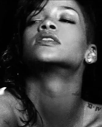 PopCrave's tweet photo. “Diamonds” by Rihanna has reached 2 BILLION streams on Spotify.

It’s her 7th song to achieve this. https://t.co/r6a39trhpb