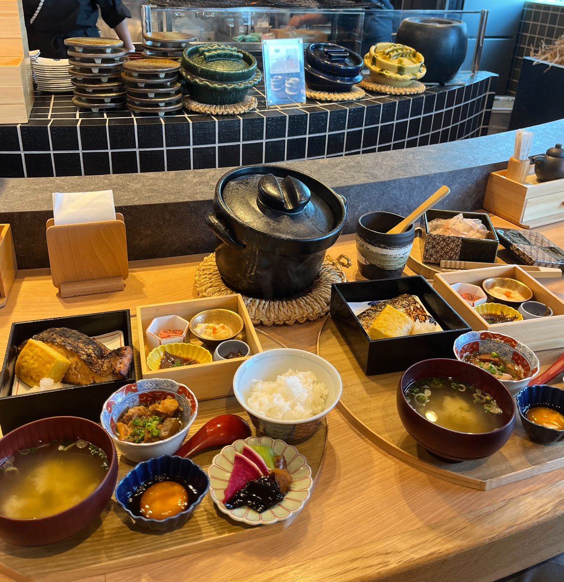 mrmrj67's tweet photo. 厚切り銀鮭定食こんなの美味しいに決まってる、、 https://t.co/VK6vhBgBHz