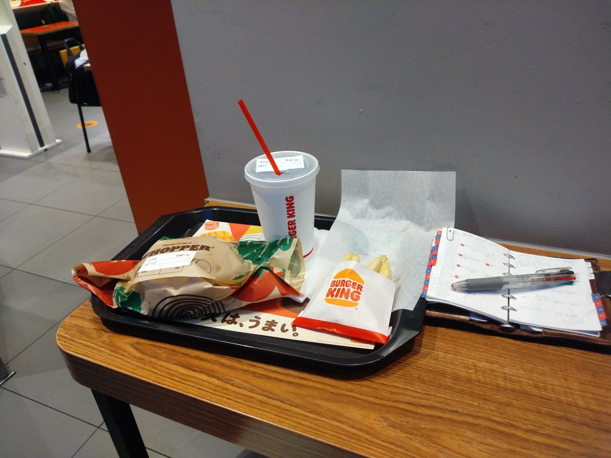 shinya1121's tweet photo. 浦和お弟子お稽古からの地元駅バーガーキングにて、じむさぎょう✏ https://t.co/OQgUpm7Szk