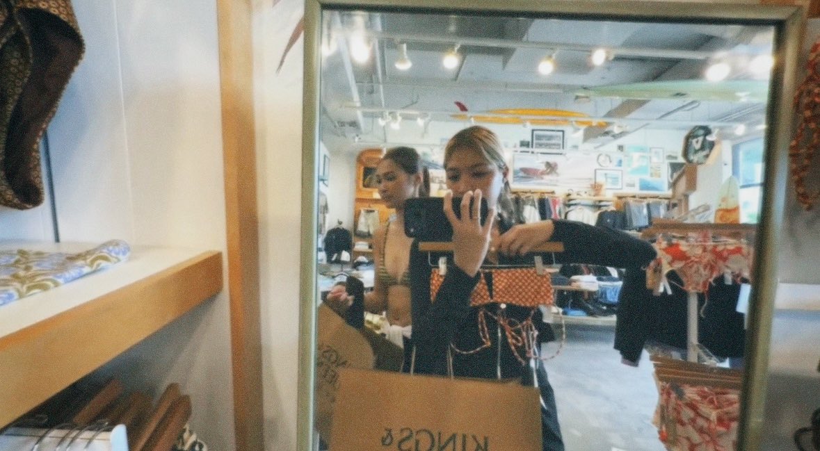 jholetgalleria's tweet photo. – A DAY IN MY LIFE (with my gf) 🤭 https://t.co/FZh68cWWPw