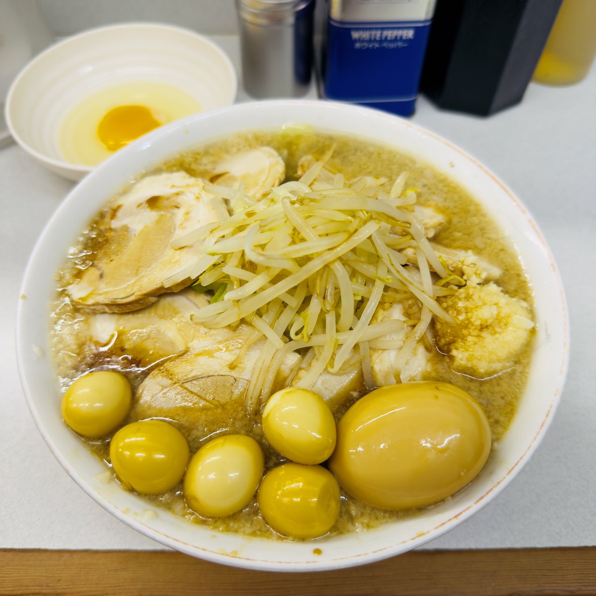 momoirof's tweet photo. ラーメン 神田店

美味すぎて自然に涙が出てくる。
後世にも語り継がれるべき文化遺産級ラーメン。 https://t.co/vuZ1eZhfhD