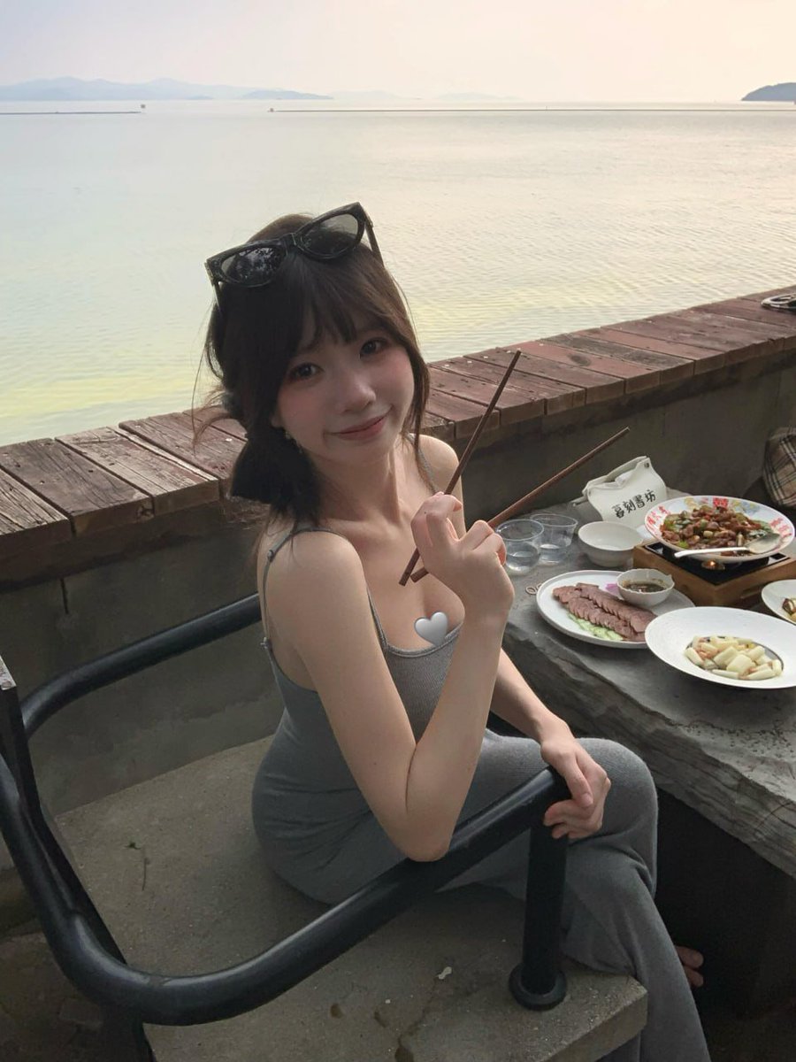 0122_Kixo's tweet photo. 还没怎么好好谈过恋爱，就直接结婚了……
虽然现在过得挺满意，但还是有一些小小的遗憾😌 https://t.co/2P9dqYlsAG