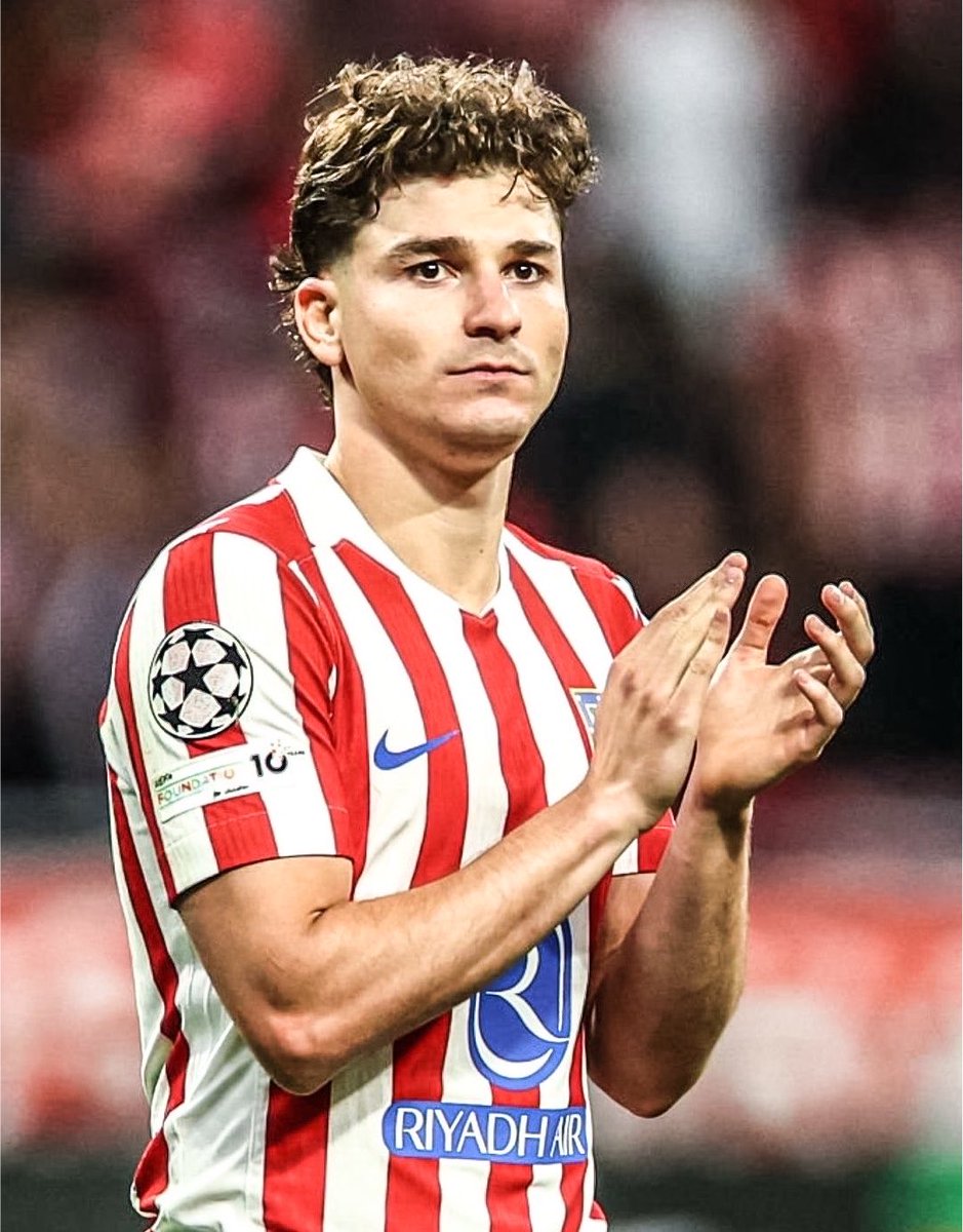 centregoals's tweet photo. 🚨🚨| NEW: Julián Álvarez has 𝐑𝐄-𝐄𝐒𝐓𝐀𝐁𝐋𝐈𝐒𝐇𝐄𝐃 𝐂𝐎𝐍𝐓𝐀𝐂𝐓 with Atlético Madrid ahead of pre-season return.

He is now working with Atlético in mind and is expected to return as planned.

[@marca] https://t.co/jfKRFcSrY8