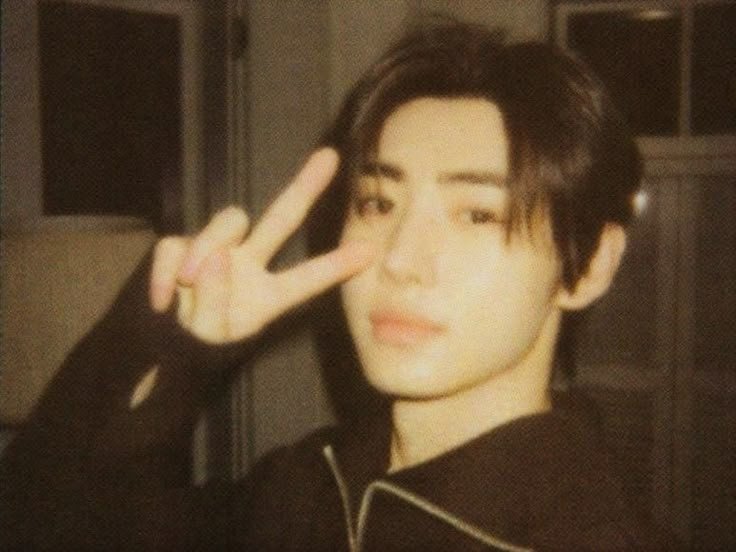 sunghnsm's tweet photo. i hold these types of sunghoon photos deep in my heart https://t.co/Y5k9210tYJ