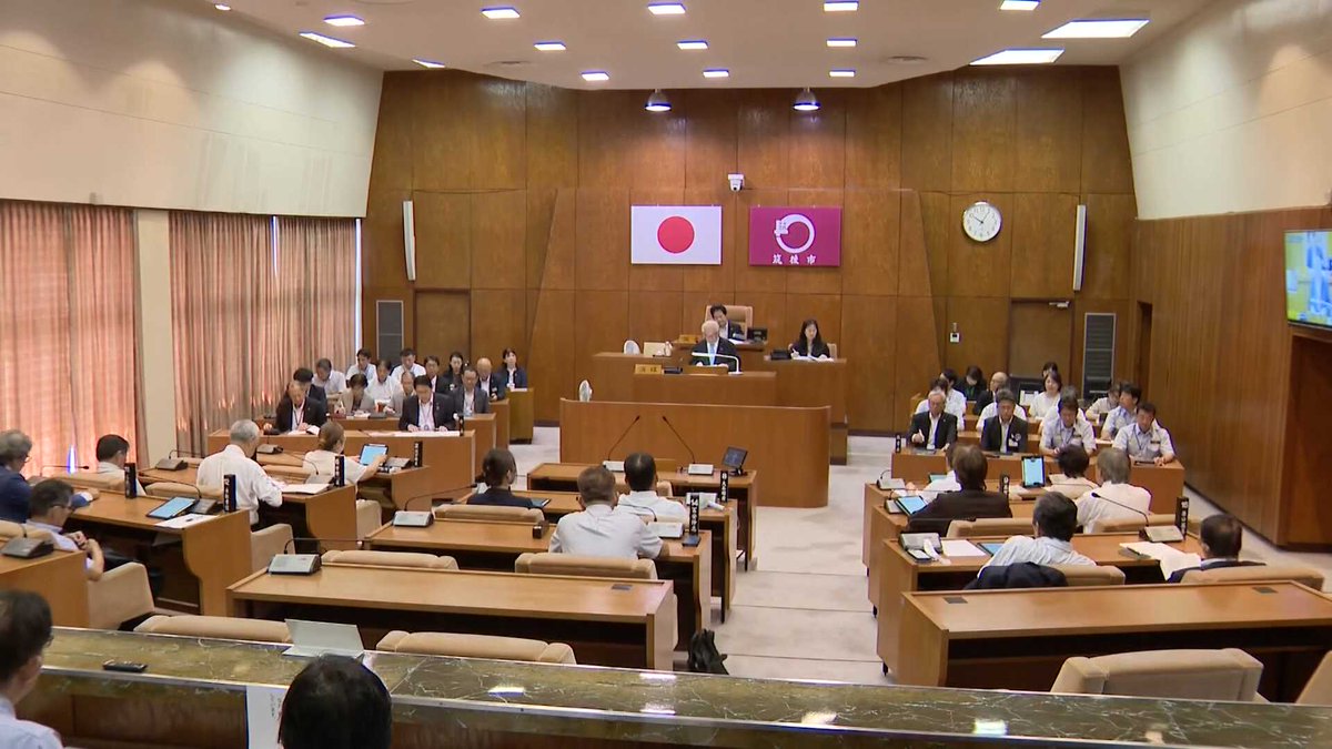 rkbnews4ch's tweet photo. JUST IN!! 新着記事
⠀ /／
🗣揺らぐ”福岡県議会のドン”王国
　蔵内議長と距離を置く動き加速
　地元選挙区から新人が出馬表明も
   \＼
もっと見る 👇👇
📰https://t.co/lpHoAHoKce

福岡県議会の正副議長をめぐる金銭授受疑惑や、高額な海外視察などの問題で中心にいるのが「福岡県政のドン」とも呼ばれる蔵内議長です。
これまで蜜月と言われてきた服部知事との関係にも変化が見られているほか、来年春の統一地方選挙を見据えた動きも出始めています。