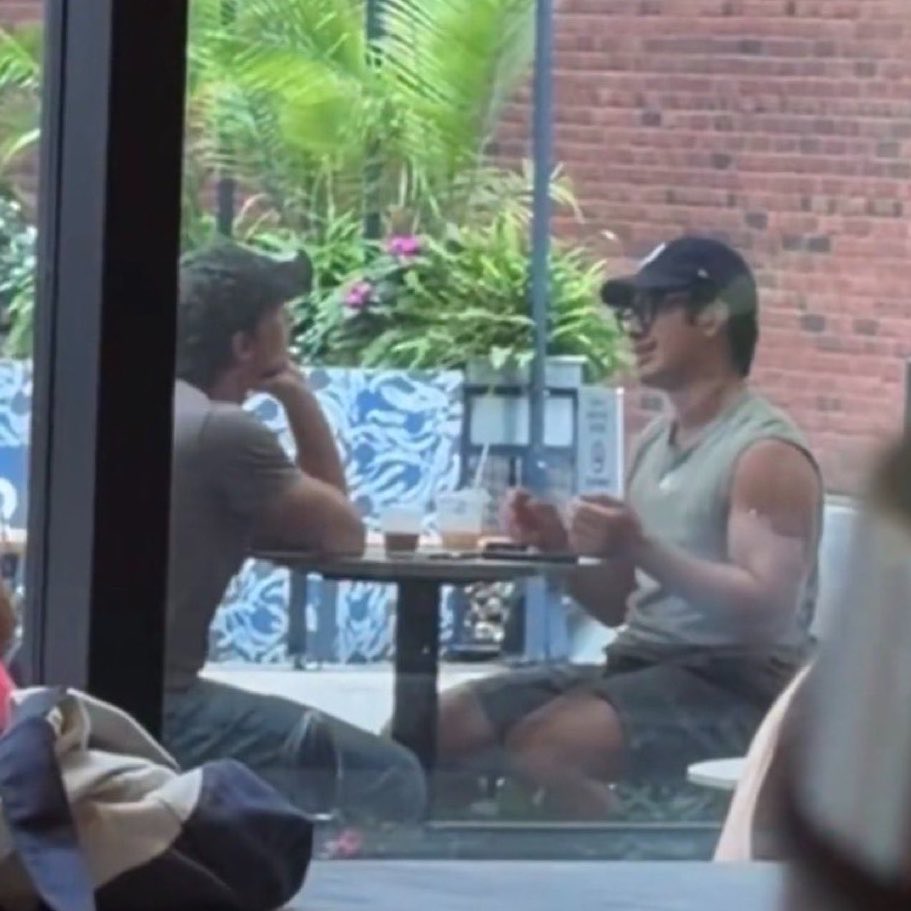 hollaxnov's tweet photo. more anecdotes about their little coffee date! op said they were unfazed by anyone and just happily existed in their own little bubble STOPPP https://t.co/FpgZpSUbKd