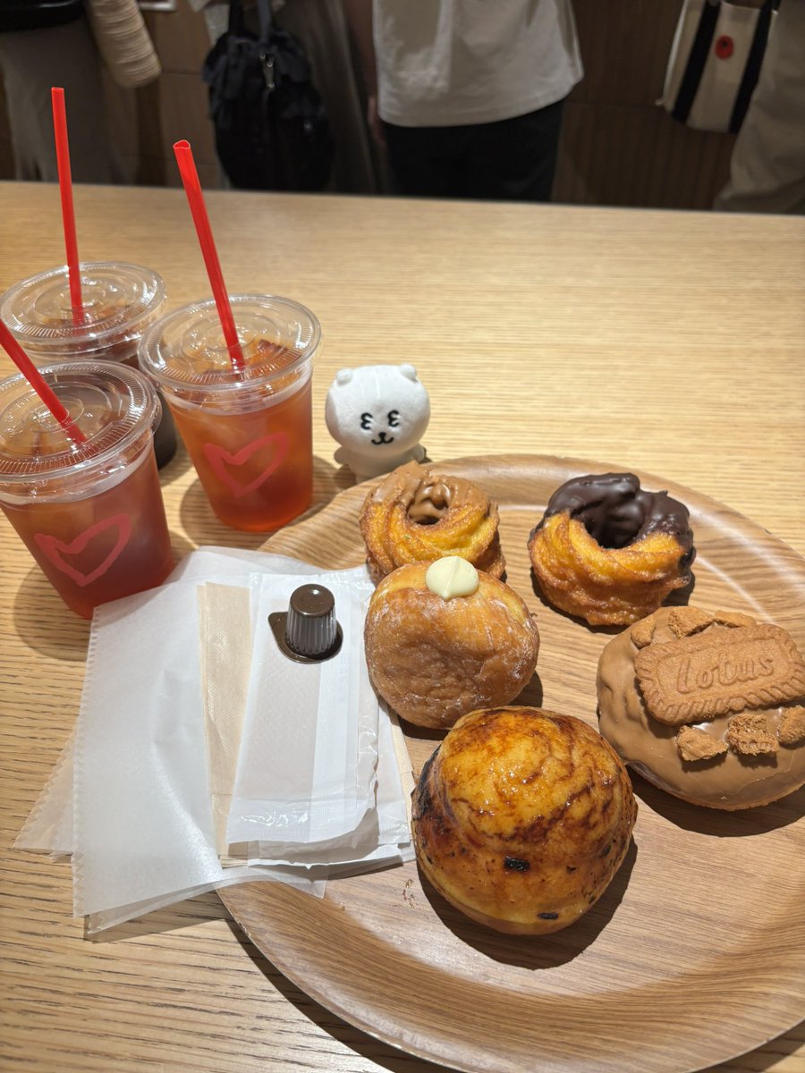 __simamogu's tweet photo. ドーナツ休憩してからKITTE見に行ったよ〜〜の日🍩⟡.·*. https://t.co/zhgjYOJOEN