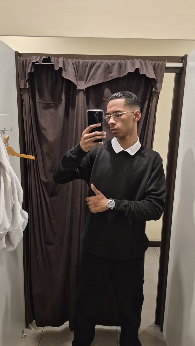 efijota_'s tweet photo. Muito bom usar polo. -400 conto mais pelo menos agora tenho uma polo, um sweeter e um perfume mto bom https://t.co/qpScFJsUOs