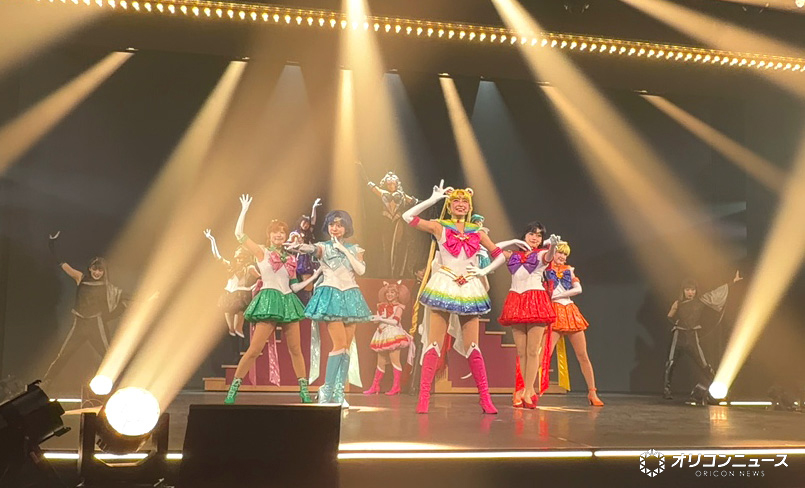 oricon's tweet photo. “目が足りない”…セーラー戦士たちと
間近で触れ合う特別体験🌙
⠀
『美少女戦士セーラームーン
 - Shining Theater Shinagawa Tokyo -』
第2期公演スタート❗️
⠀
✍🏻観劇レポ
https://t.co/2sZVarVnHG
⠀
#美少女戦士セーラームーン https://t.co/6jN2kI57kx