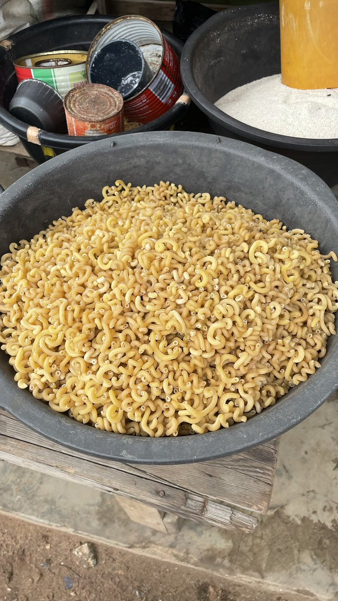 adenike_szn's tweet photo. has it really gotten to these in nigeria… people now buy noodles, spaghetti, and macaroni in cups ? https://t.co/LniT7ZoaLs