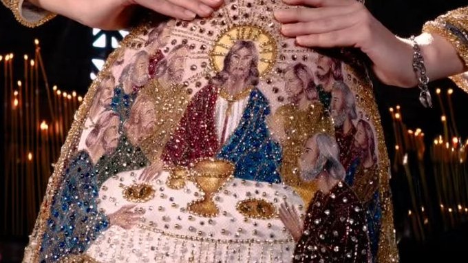trad_west_'s tweet photo. Miss universe Brazil wore a dress honouring the Last Supper https://t.co/vR4nX7GJf7