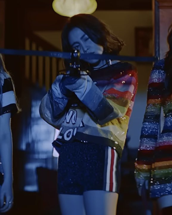 bewareseulgi's tweet photo. YERI K!LL!NG A MAN WITH A CROSSBOW AGAIN THE LORE THICKENS

#SurfingThruTheVelvetSummer https://t.co/qc2lZqnEIQ