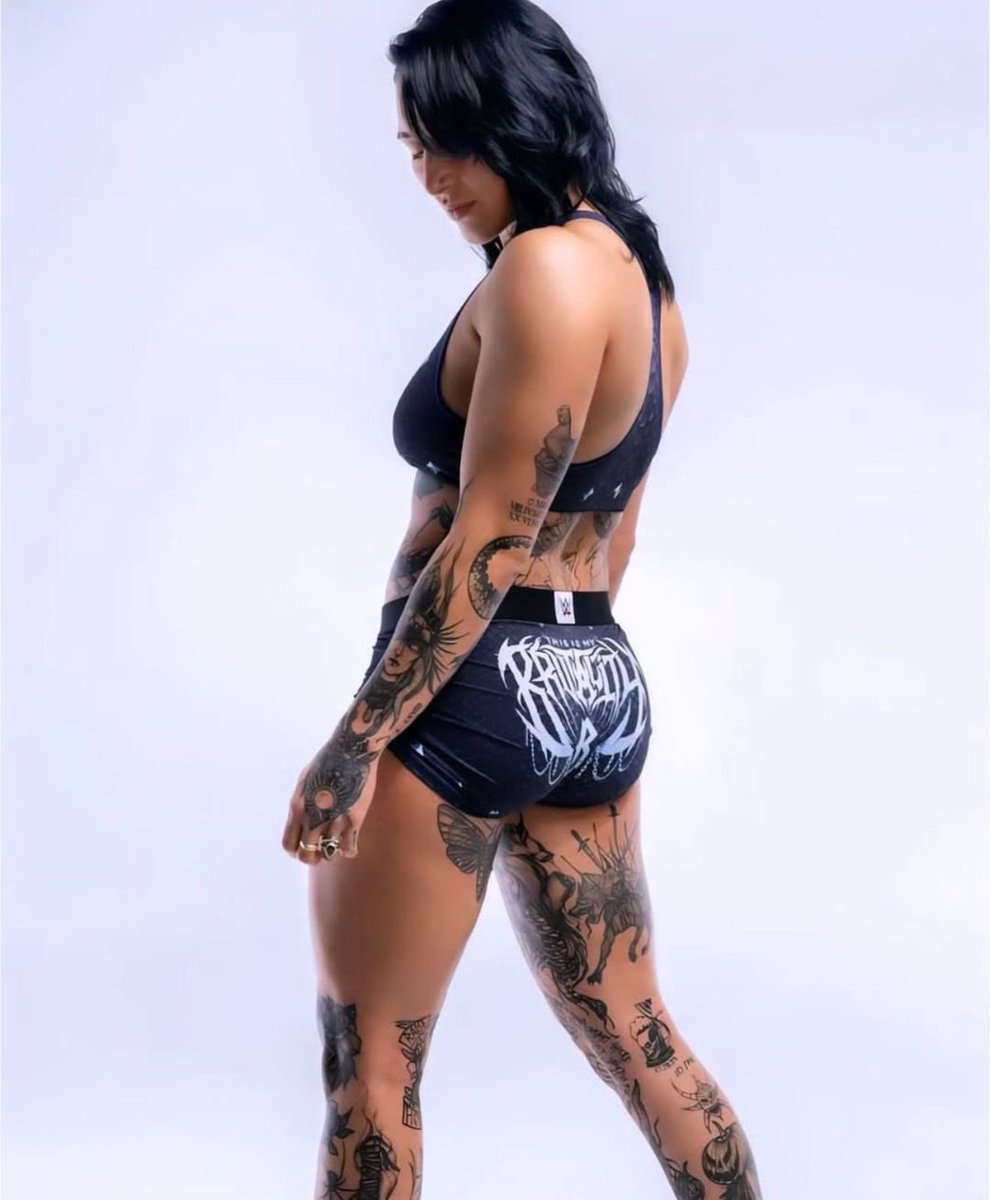 AMari552's tweet photo. Her physique and her tattoos are poetry ✨ https://t.co/ACOeXoW8CL