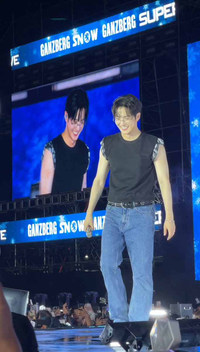 IM_Pheavyy's tweet photo. Memories are made and will stay with me for a lifetime 🫶
#SUHO #EXO #SuperJuniorDnE #SUHOinCambodia #GanzbergSuperIdolMyLove https://t.co/OUwXgubnSa