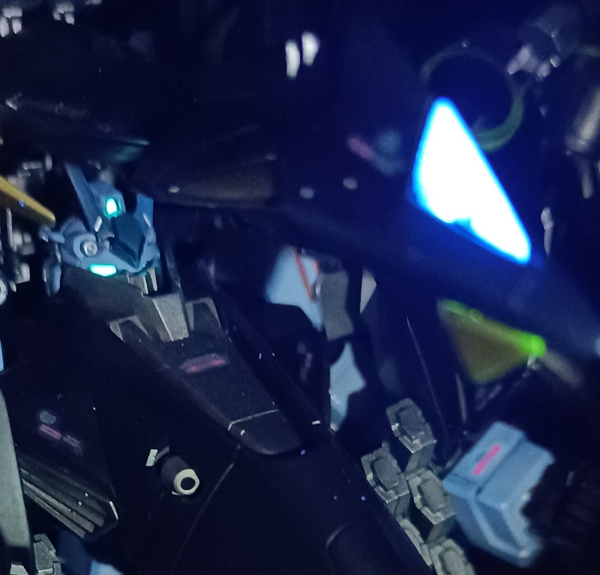 ogsgoro's tweet photo. こんばんは。アリュゼウス完成。
最終的にフライトフォームで飾りたいので暫くはこのまま飾ります。だいぶお気に入りなのでケース探して飾りたいです。 https://t.co/5ISaJ0hX8V