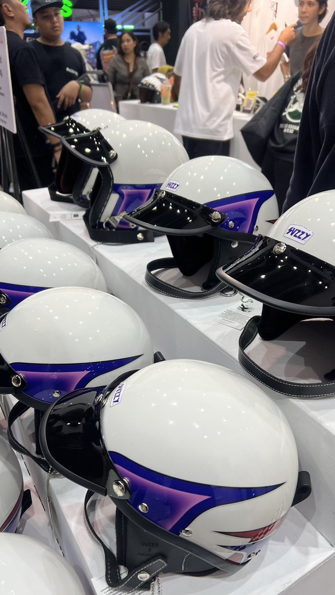 reustho's tweet photo. for the firsttime  aku rase gila nak helmet https://t.co/e3Kn4eTcHp