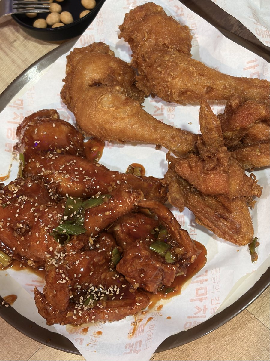 oiisbab's tweet photo. #오밥이
가마치통닭 후라이드 깐풍 반반콤보 똥집튀김 https://t.co/X2BdORkfJx