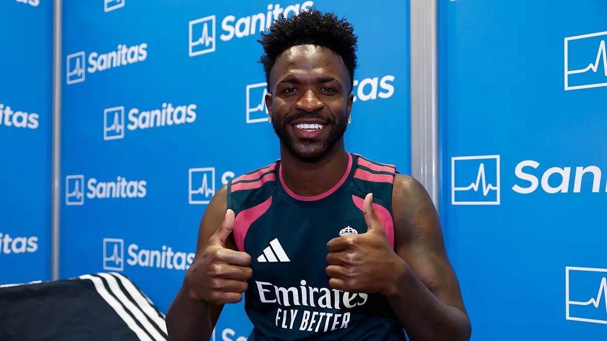 falasantin's tweet photo. Vinicius Júnior chega para a pré temporada do Real Madrid.
O atacante brasileiro teve suas férias até ontem e retornou no dia de hoje (3) como combinado. https://t.co/ltTb4CJwI6