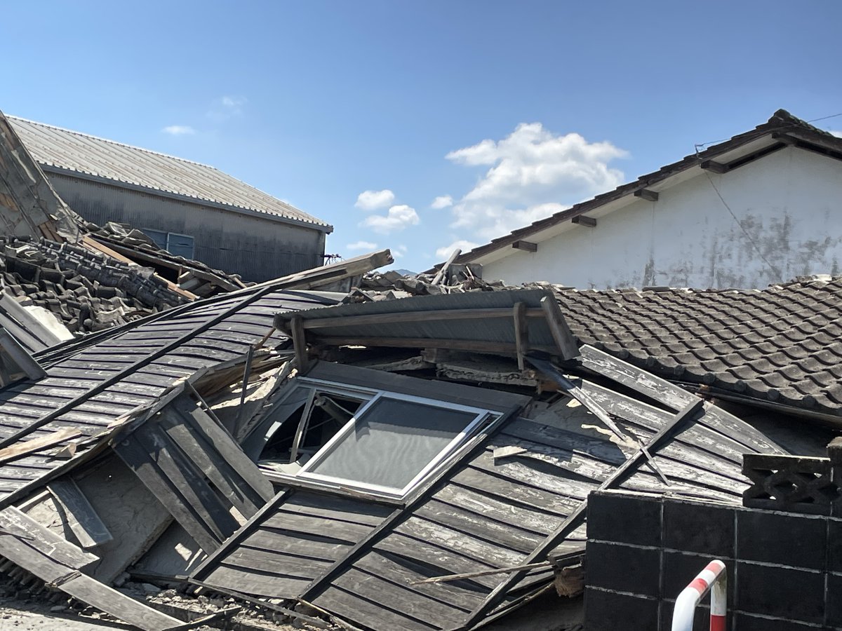 lovepocketfund's tweet photo. 《令和8年熊本地震支援プロジェクト》

日本財団の担当スタッフが7月31日から現地入りし、
被害の大きい八代市、宇城市、氷川町を訪問しました。

避難所等に水が確保されていても、
避難所以外で過ごす人は、そこまで取りに行くことが
厳しい状態というお話もありました。
渋滞もあり、車での移動にも時間がかかってしまうようです。

https://t.co/FhvzoDfo3i 

#lovepocketfund #ラブポケットファンド