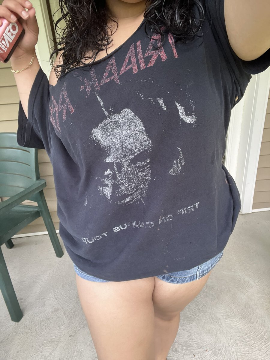 heavenlyyapper's tweet photo. baggy clothes are my favorite nobody would suspect im wearing a thong and lacy bra and planning to go show myself off on twt its so exciting 

#nsfwtwt #sellingcontent #selling #goonfuel https://t.co/Gl9dDTuEcF