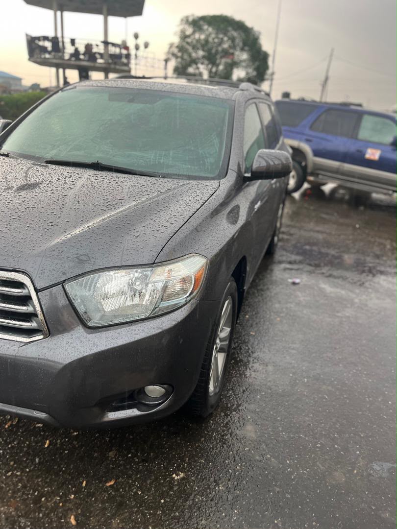 iam_eson's tweet photo. Distress 🚨 🚨

Toyota highlander 2008 🇺🇸

Foreign used 
2025 entry 
Accident free
Everything working perfectly 
Key 🔑 
Sunroof 
Leather 
3 rows 
Nothing to fix 

Price 12m last 
Buyer settle 

Location Lagos https://t.co/dDPXjHTGoC